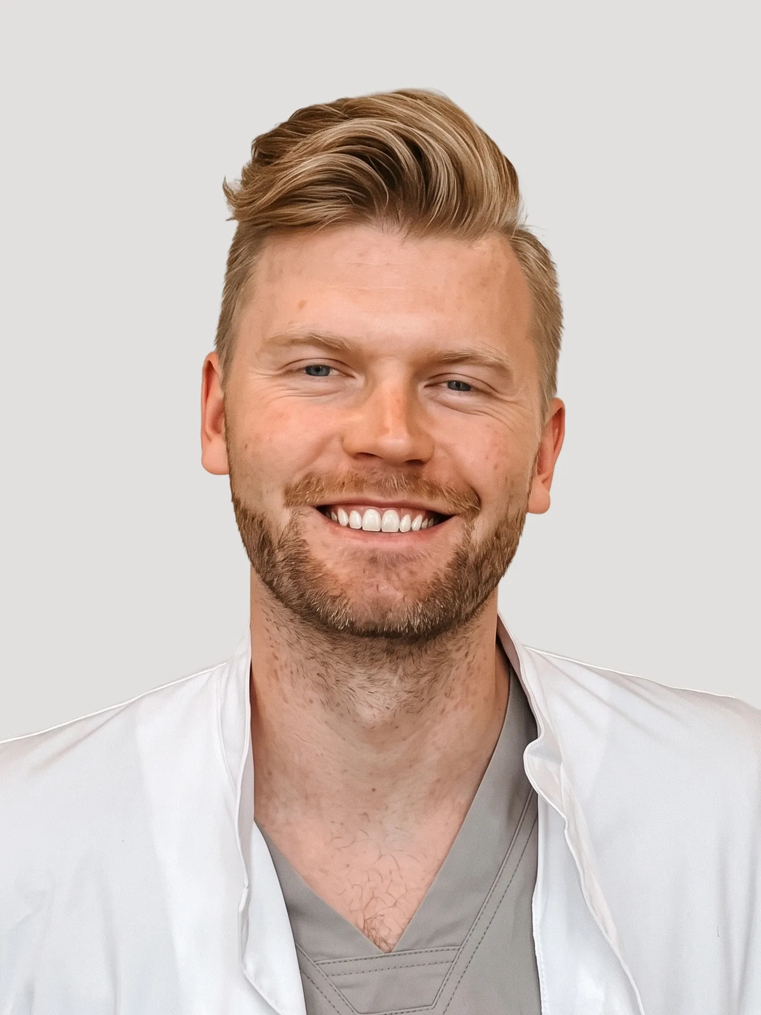 Porträt von Malte Schmelter, Leitender Dermatologe (Dr. med.)